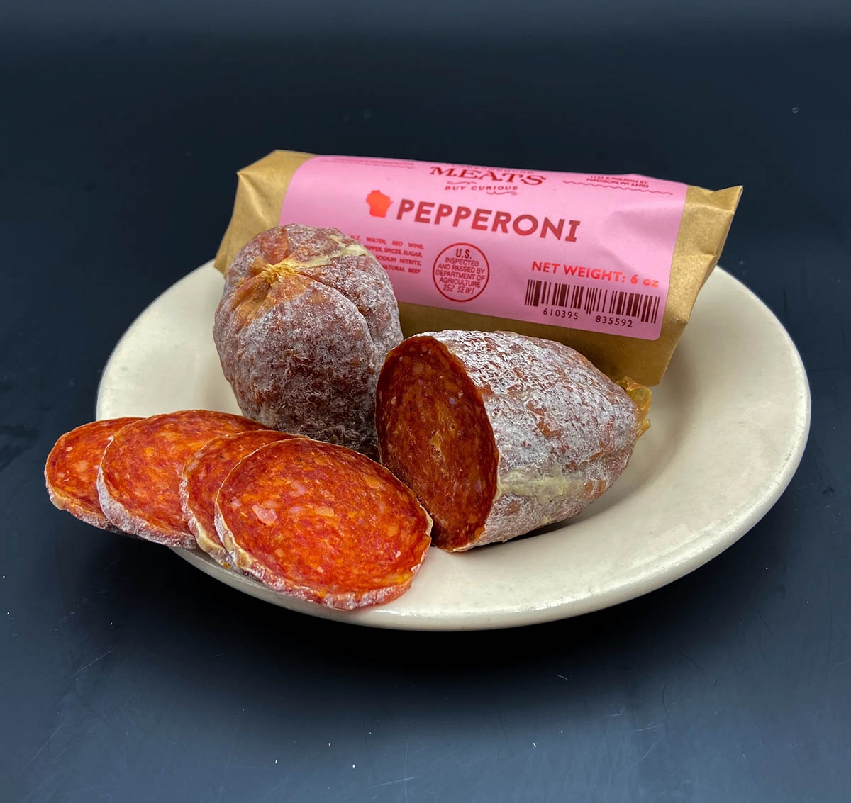 Pepperoni là gì? Thành phần có gì khác xúc xích thường?